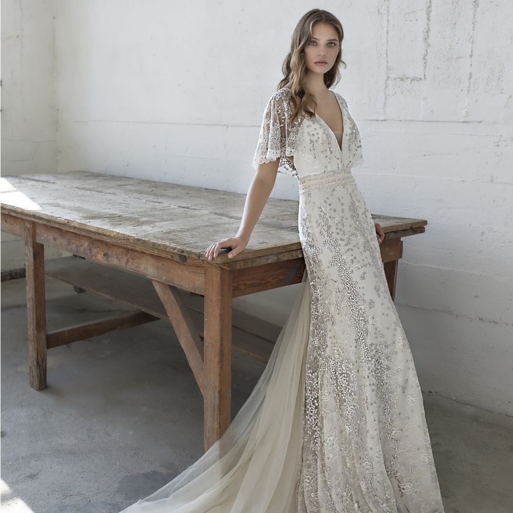 Elegant White Lace Wedding Dress